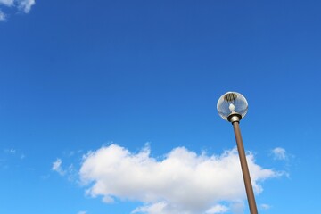爽やかな青空　公園の街灯