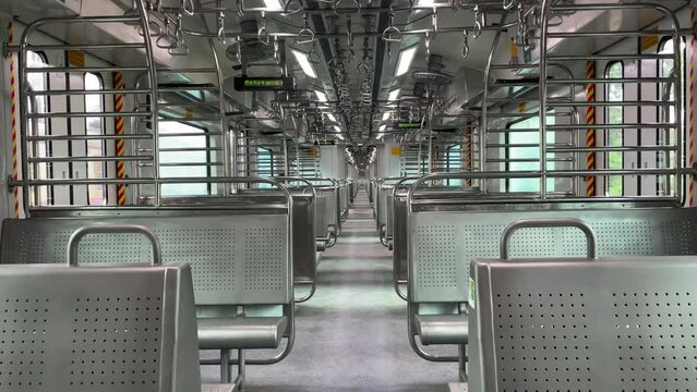 Empty train, Mumbai AC local, Maharashtra India 4K