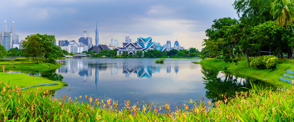 Taman Tasik Titiwangsa park in Kuala Lumpur, Malaysia - obrazy, fototapety, plakaty