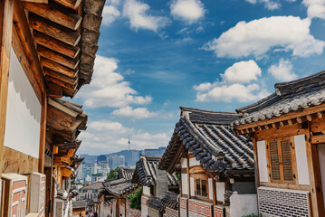 대한민국 서울의 북촌한옥마을과 남산타워