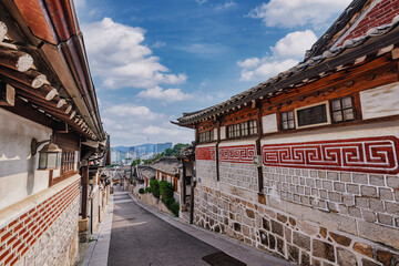 Fototapeta premium 대한민국 서울의 북촌한옥마을과 남산타워