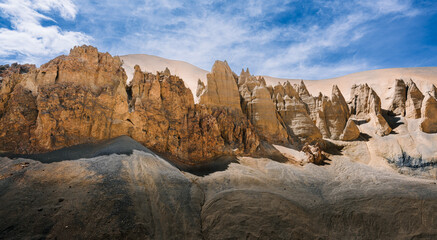 Fototapeta na wymiar ladakh mountains