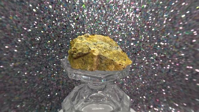 Quartz-containing rock is contained in many stones and semi-precious stones