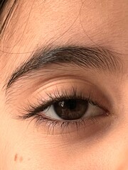 Obraz premium primer plano de los ojos de una nena