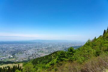 Fototapeta na wymiar 高清水林道展望広場から眺める砺波平野の散居村 