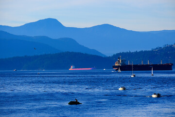 Obraz premium Vancouver British Columbia Canada Bay with Tankers and Boats in Ocean Water