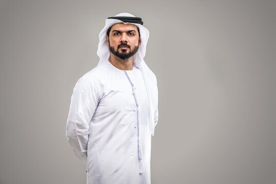 Arabian man wearing traditional emirati dishdasha kandura in studio - Portrait of middle-eastern male adult with beard