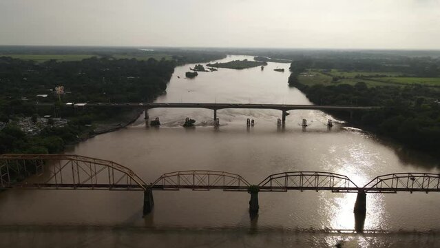 Puente antiguo desde drone