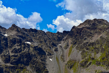 Das Lareintal mit dem Larainkamm in Tirol (Österreich)