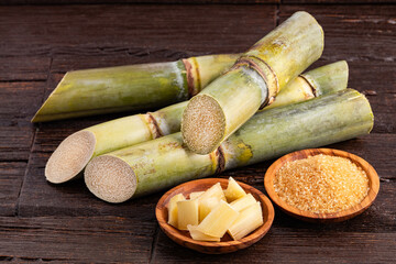 Saccharum officinarum - Brown sugar with natural cane stems