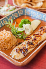 Pescado con Chile Guajillo Restaurante