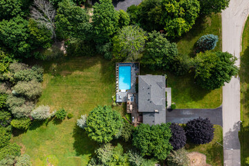 "Stunning aerial drone photographs capturing the dynamic real estate landscape of Barrie, Ontario. Experience breathtaking views of pristine properties juxtaposed against the shimmering waters of Lake