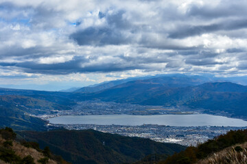秋の高ボッチ高原から眺める諏訪湖