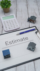 模型の家と電卓と英語の見積書(Estimate)