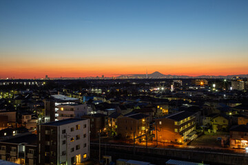 Fototapeta na wymiar Enjoy views of Mount Fuji in the evening from the top of an office building in Kamagaya, Chiba Prefecture, Japan. You'll also be able to see the Tokyo Skytree in Tokyo.
