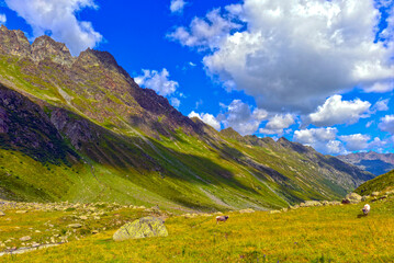 Das Lareintal mit dem Larainkamm in Tirol (Österreich)