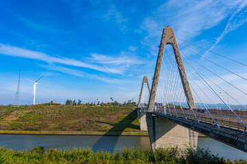 秋晴れの内灘大橋（石川県内灘町）