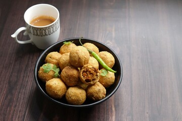 Dry Kachori is a deep fried crispy and crunchy balls of maida flour, stuffed with spicy mix of gram flour, sev, Lentils, Tamarind chutney and other Indian spices. A popular tea time snack. Copy Space