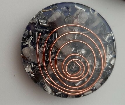 Beautiful orgonite pieces in circular shape with copper spiral