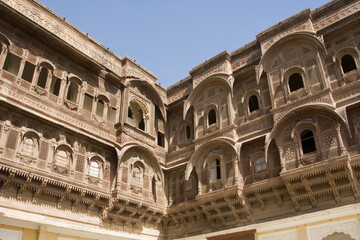 Obraz premium Carved windows, Mehrangarh Fort, Jodhpur, Rajasthan, India.Fenêtres sculptées, Mehrangarh Fort, Jodhpur, Rajasthan, Inde.Gemeisselte Fenster, Fort Mehrangarh, Jodhpur, Rajasthan, Indien.
