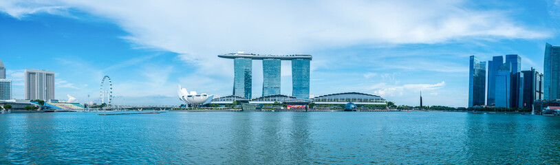 Fototapeta premium Landscape of the Singapore, Marina Bay Sands with blue sky in a bright sunny day