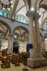 Fototapeta na wymiar 美しいステンドグラスが見どころのマニラ大聖堂