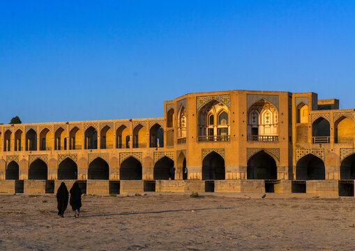 Khaju bridge Pol-e Khaju over dry Zayandeh river, Isfahan Province, Isfahan, Iran