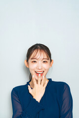 喜ぶ女性