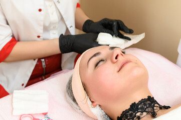 A beautician puts gauze on the patient's face