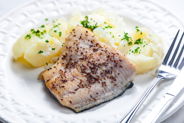 pike perch on cumin with cooked potatoes