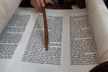 Reading the Torah scroll