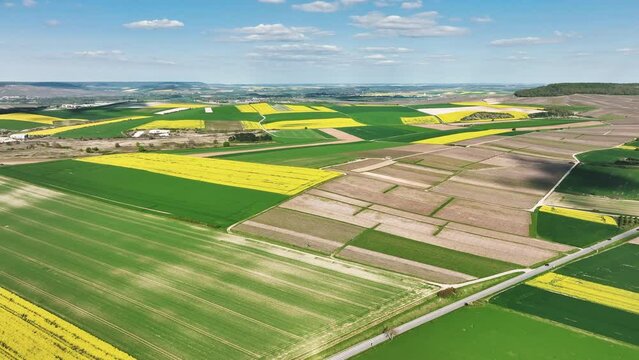 Paysage a&eacute;rien de la Marne et la Montagne de Reims en Champagne