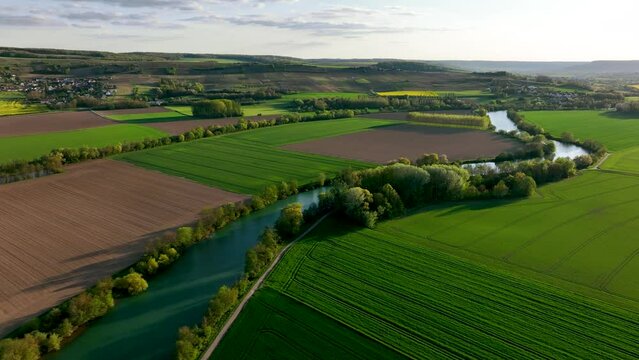 Paysage a&eacute;rien de la Marne et la Montagne de Reims en Champagne