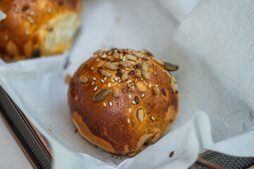 Cheeseburger with seeds and caramelized onions