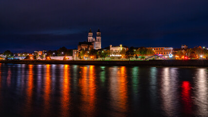 Obraz premium Magdeburger Dom bei Nacht