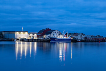 Evening in Svolvær harbor - KNUT OLAV is a Fishing Vessel that was built in 2019 and is sailing under the flag of Norway. - obrazy, fototapety, plakaty
