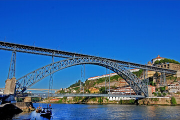 Fototapeta na wymiar Ponte sobre o Rio Douro na cidade do Porto. Portugal.