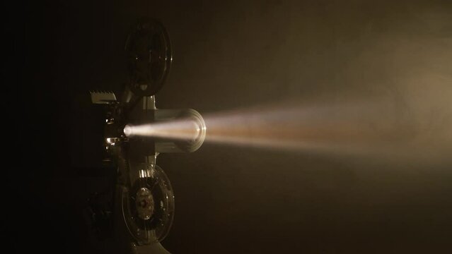 carrellata di proiettore vintage in pellicola super 8mm