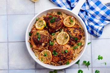 Skillet roasted chicken with cabbage in the skillet.style hugge