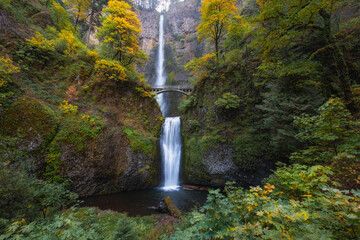Multnomah Falls waterfall in autumn, Columbia River Gorge, Oregon