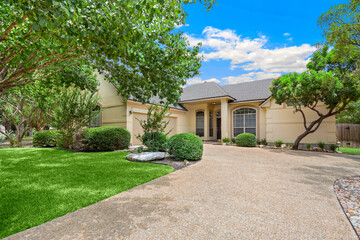 Fototapeta premium a single family home