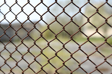 Fototapeta premium Alter, rostiger Maschendrahtzaun