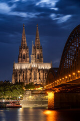 Fototapeta na wymiar Cologne Cathedral and Hohenzollern Bridge in the evening