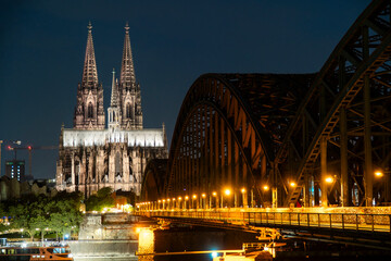 Fototapeta na wymiar Cologne Cathedral and Hohenzollern Bridge in the evening