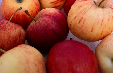 Fresh Organic Apples in Close-Up – Vibrant Red and Yellow Tones