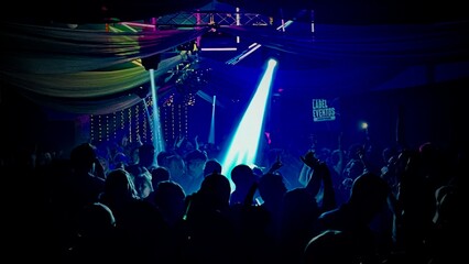 Fototapeta na wymiar crowd of people dancing in the nightclub