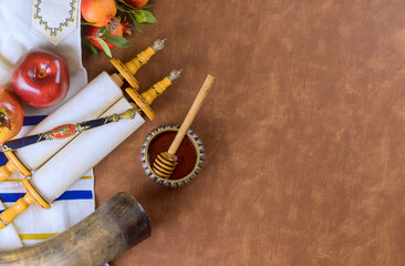 Central tradition of Rosh Hashanah is sounding shofar rams horn, symbolizing call to repentance spiritual awakening. - obrazy, fototapety, plakaty