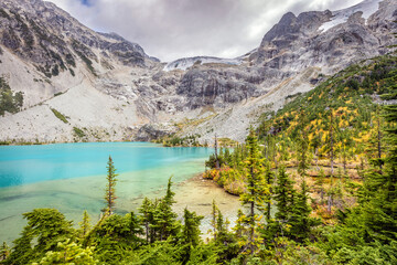 Turquoise glacier water and Fall colors at the upper Joffre Lake 
