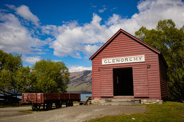 Obraz premium The Red Wharf Shed at Glenorchy, New Zealand