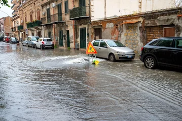 Crédence de cuisine en verre imprimé Milan Street Floods in the City